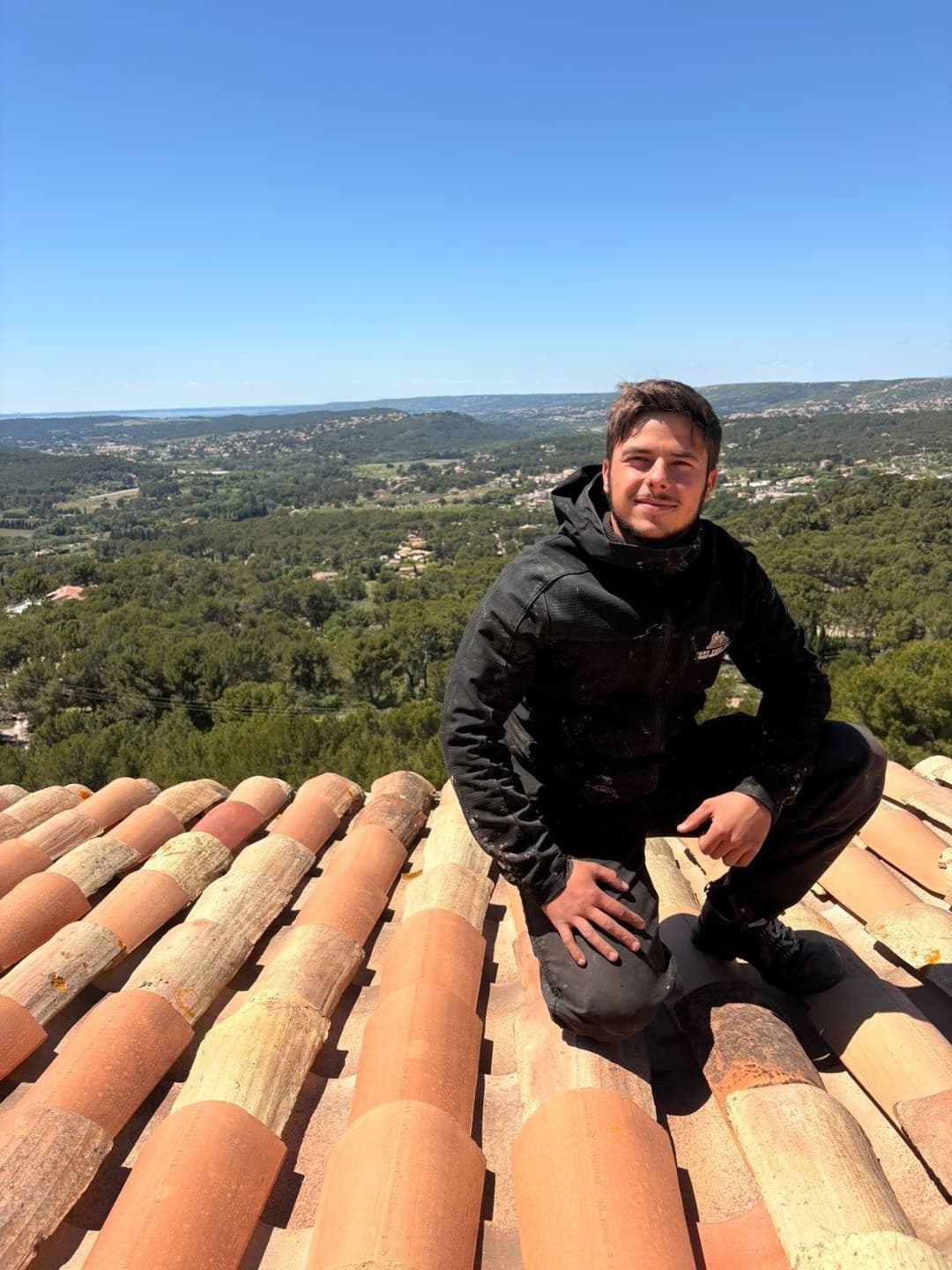 Photo d'Emilien gérant de l'entreprise tout-pour-toit à Velaux