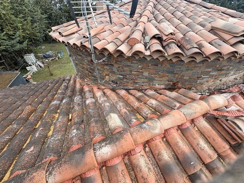 Rénovation d'un chéneau, pose d'un couloir à redent à Cabriès avant travaux