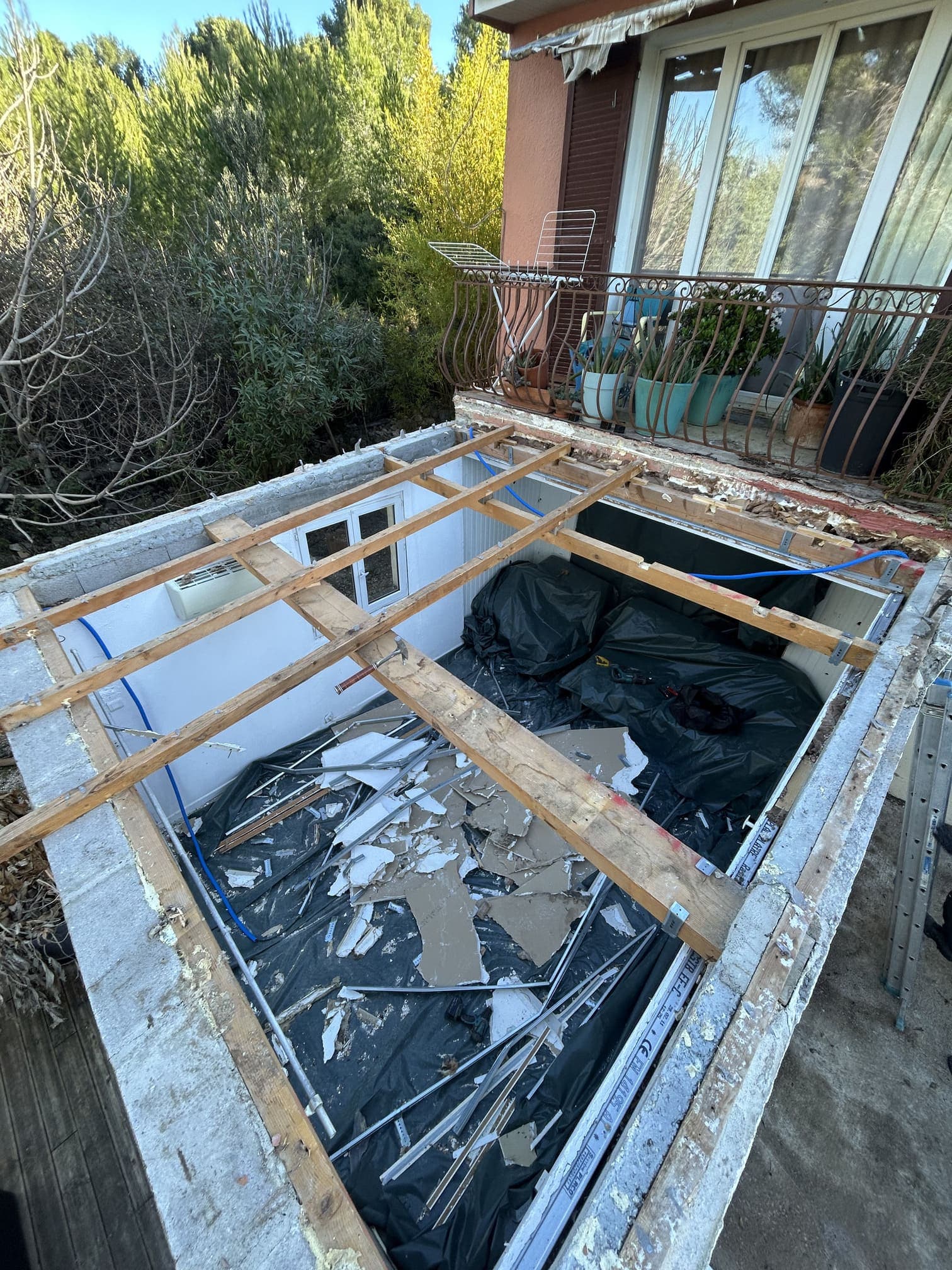 Rénovation de toiture à Velaux avant travaux