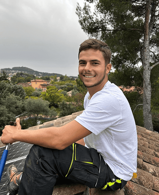 Photo d'Emilien gérant de l'entreprise tout-pour-toit à Velaux