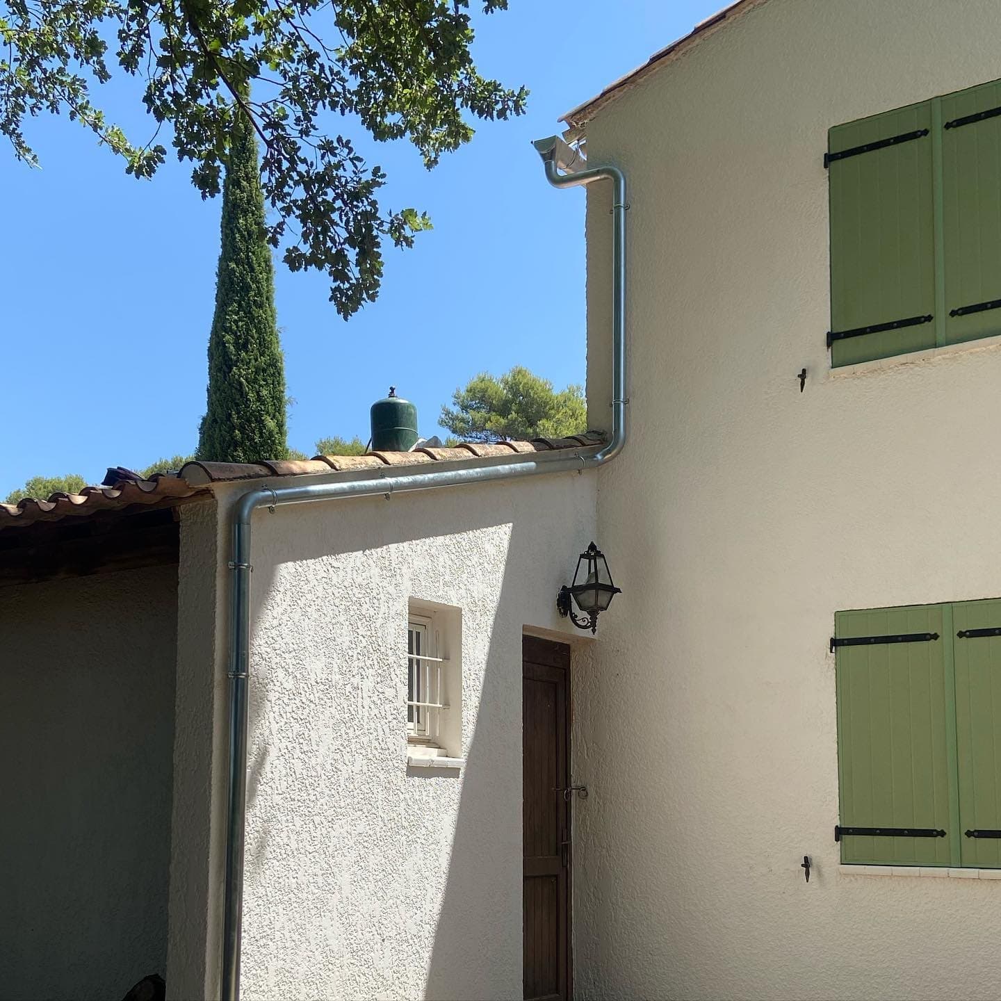 Photo d'une gouttière en zinc